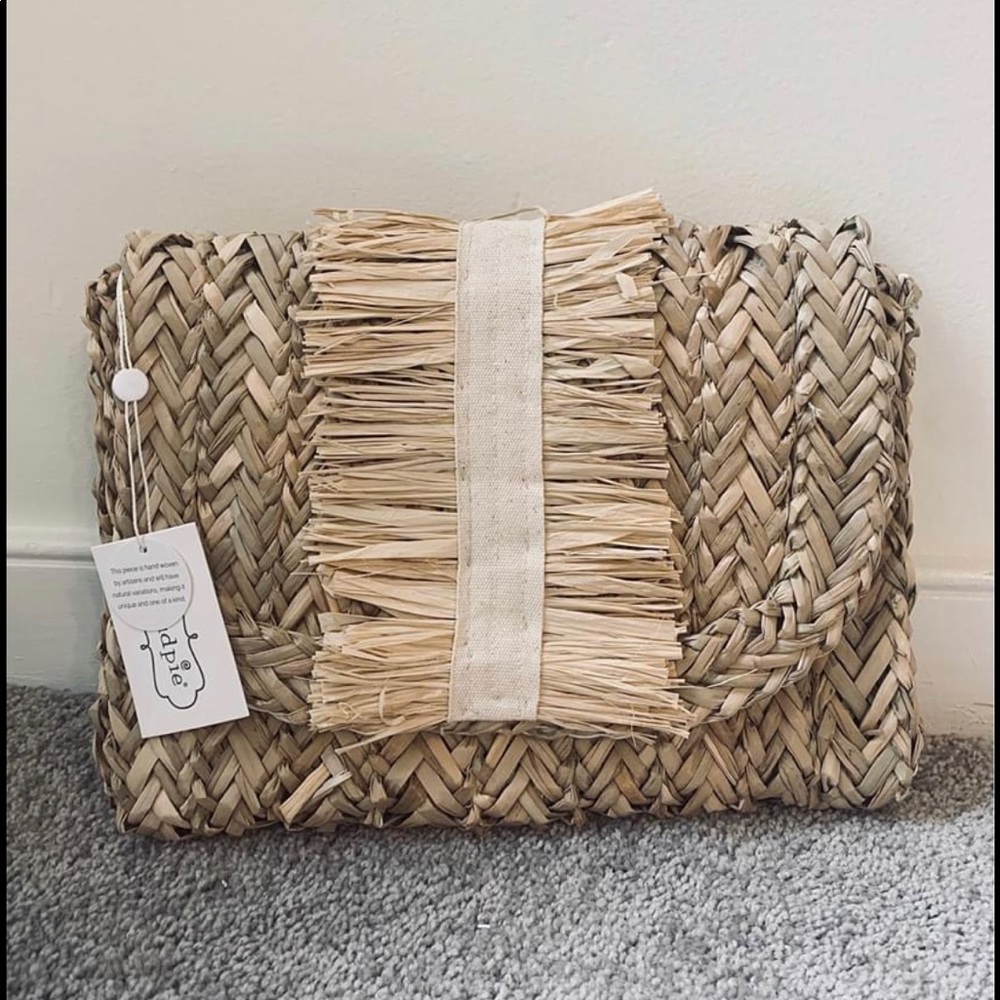 Straw Clutch